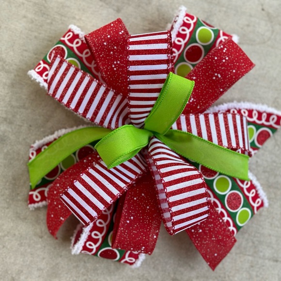 SOLD! Whimsical red, white and green bow - Picture 2 of 2